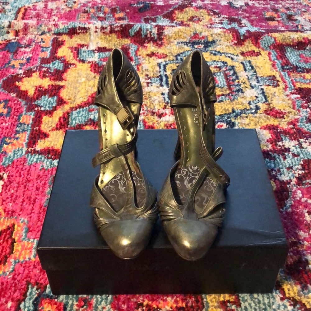 Olive Green around Toe BCBG Girls Heels